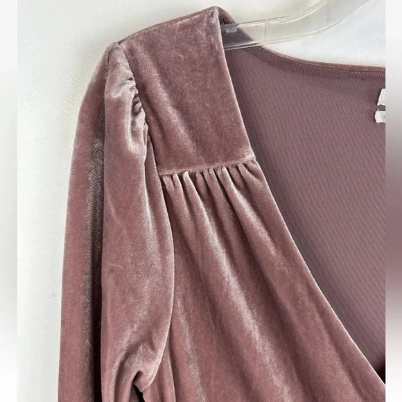 Urban Outfitters UO Dusty Pink Goldmine Velvet Faux Wrap Romper Size M Medium - Picture 5 of 6